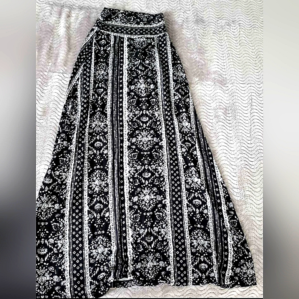 Maxi skirt with designs